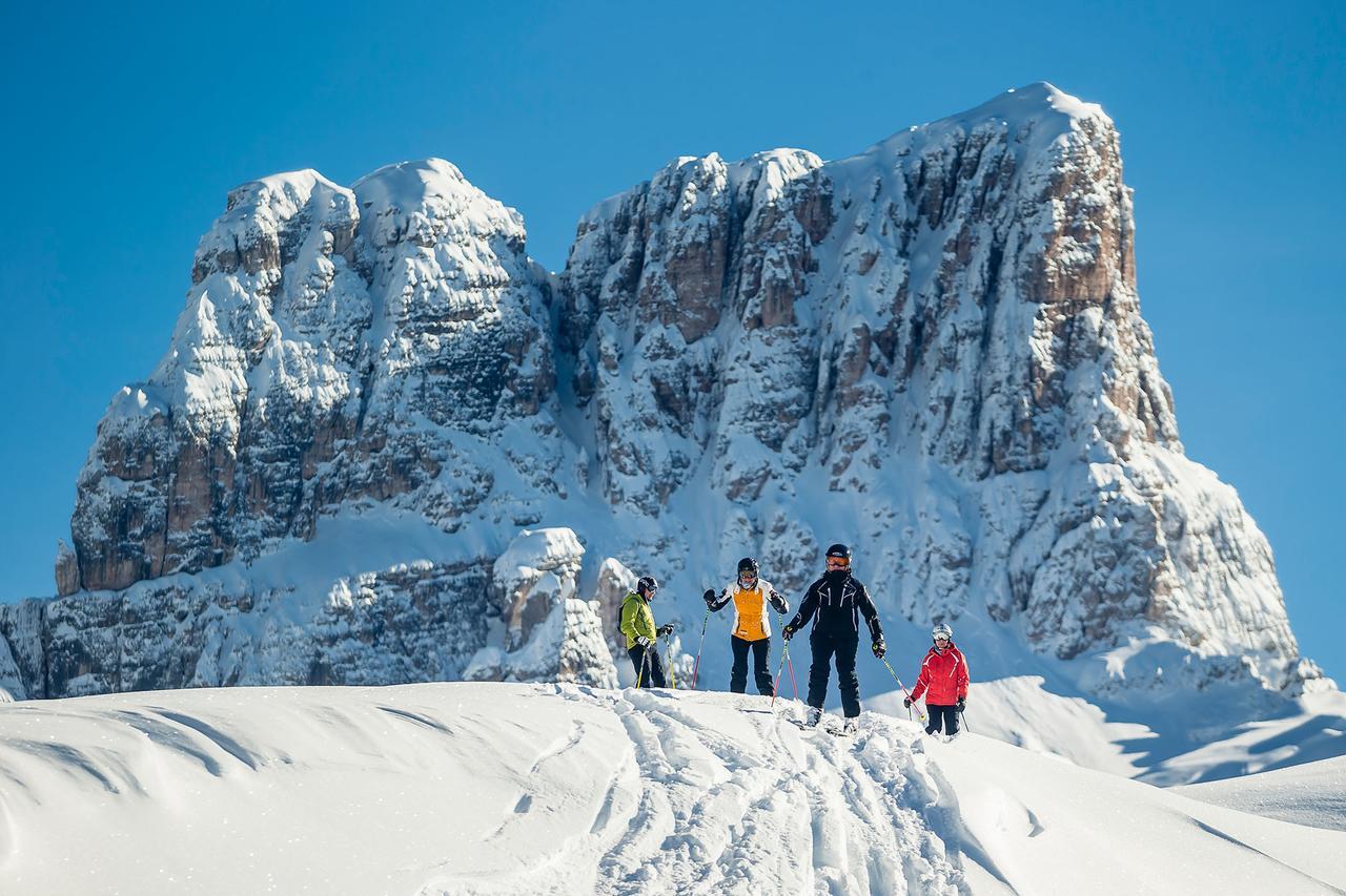 Dependance Hotel Corona Cortina dʼAmpezzo Exteriör bild